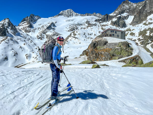 Approaching the Albert Heim Hut.